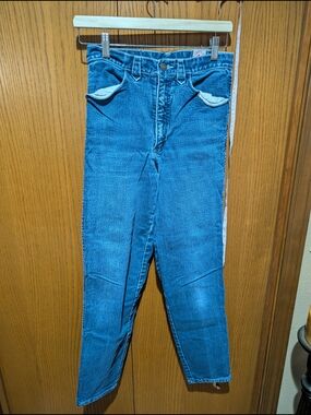 Slim Straight Women's Jeans in Medium Blue - Comfortable Everyday Style